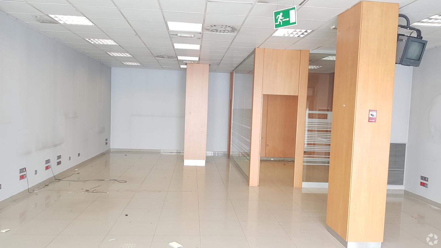 Madrid, MAD 28037 - Unit Puerta L10, Esc. 4 -  - Interior Photo - Image 1 of 8