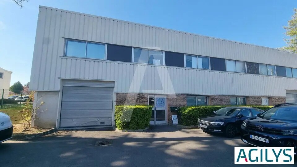 Light Industrial in Les Ulis to rent - Building Photo - Image 1 of 5