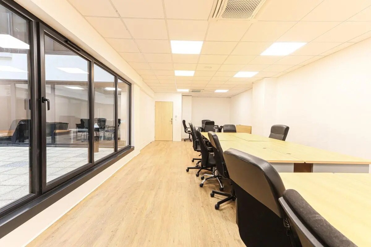 Office in Ivry-sur-Seine to rent Interior Photo- Image 1 of 9