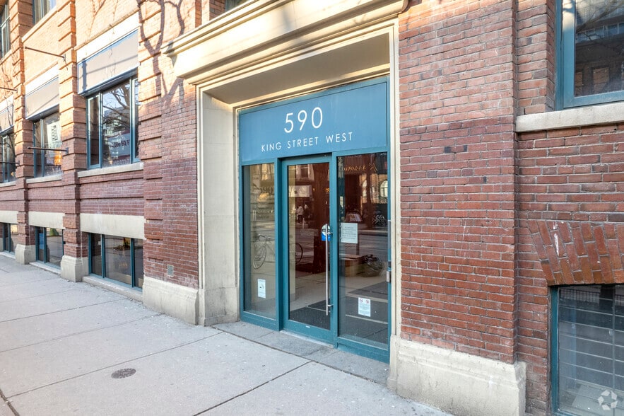 590 King St W, Toronto, ON for rent - Building Photo - Image 2 of 3