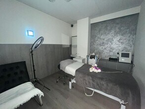 Retail in Burgos, Burgos to rent Interior Photo- Image 2 of 4