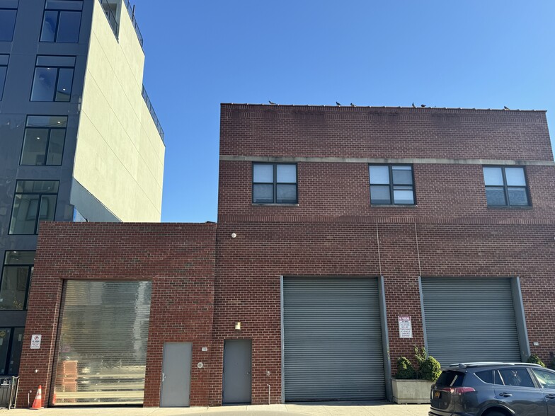 130-134 Bayard St, Brooklyn, NY for rent - Building Photo - Image 1 of 6