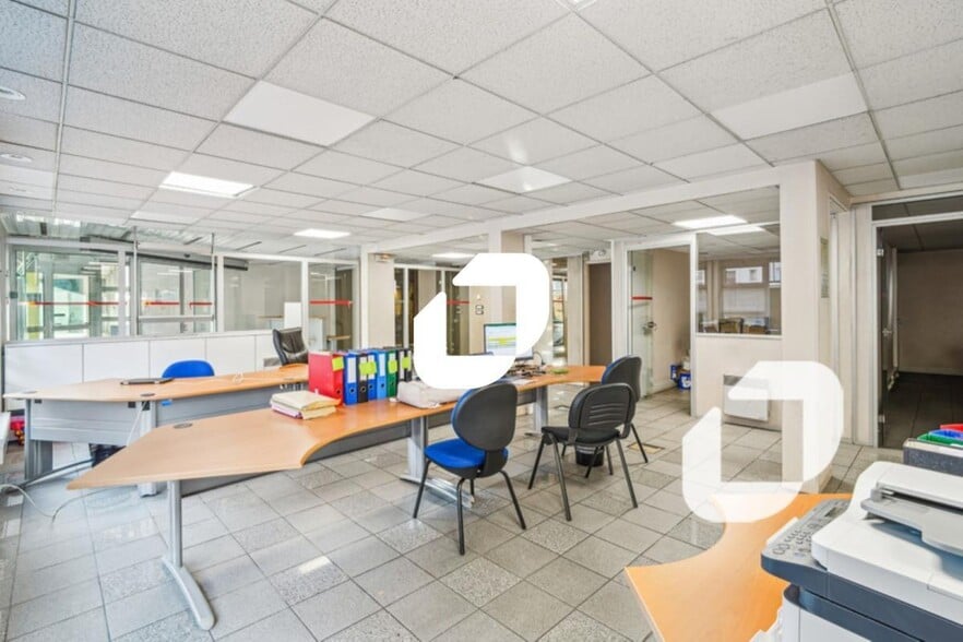 Office in Ivry-sur-Seine to rent - Interior Photo - Image 3 of 9
