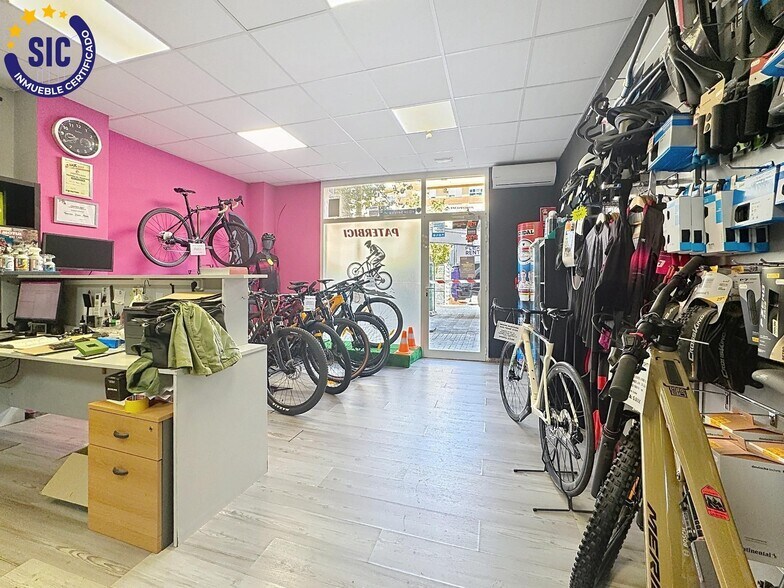 Retail in Paterna to rent - Interior Photo - Image 2 of 22