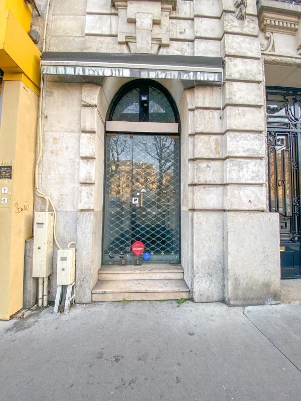 Retail in Paris for sale Building Photo- Image 1 of 5