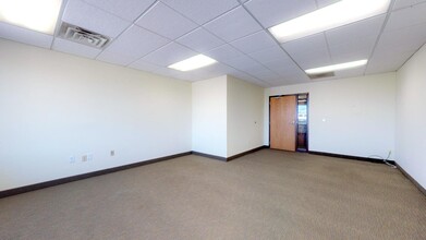 1955 University Ave W, Saint Paul, MN for rent Interior Photo- Image 1 of 4