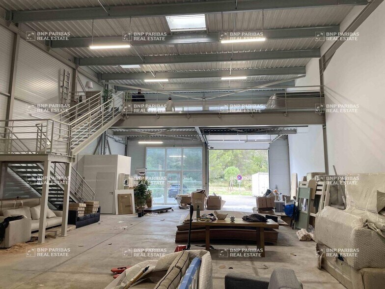 Light Industrial in La Ciotat to rent - Interior Photo - Image 2 of 10