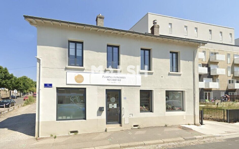 Office in Lyon to rent - Building Photo - Image 1 of 10
