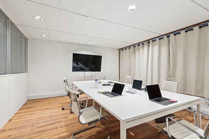 Office in Boulogne-Billancourt to rent - Building Photo - Image 3 of 6