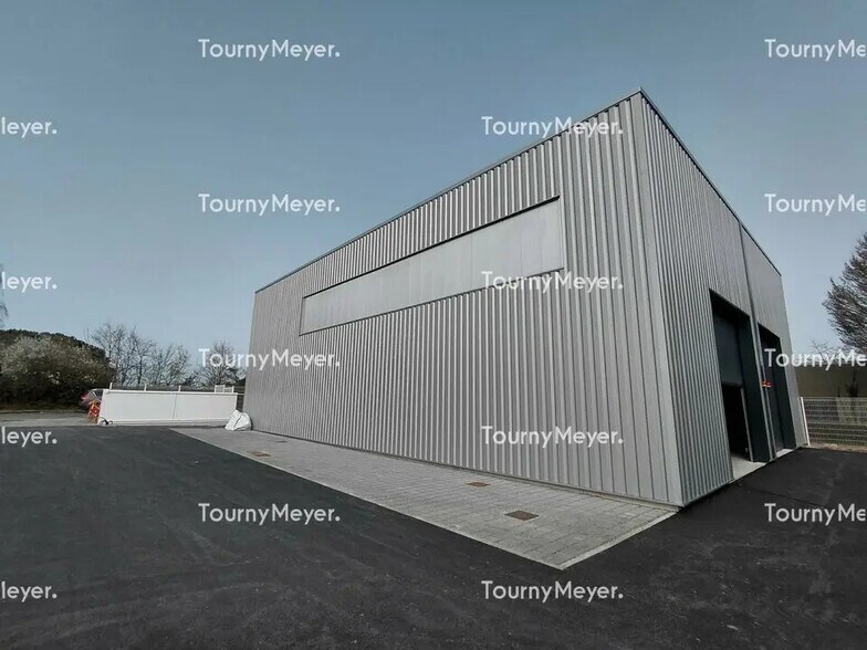 Light Industrial in Sainte-Luce-sur-Loire to rent - Building Photo - Image 2 of 5