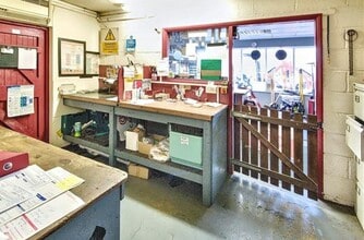 Waterloo Rd, Pembroke Dock to rent Interior Photo- Image 1 of 11