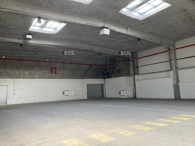 Industrial in Charenton-le-Pont to rent - Interior Photo - Image 1 of 22