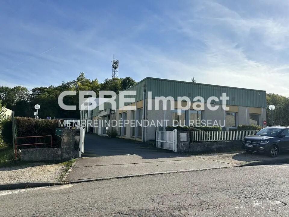 Light Industrial in Saint-Apollinaire to rent Primary Photo- Image 1 of 11