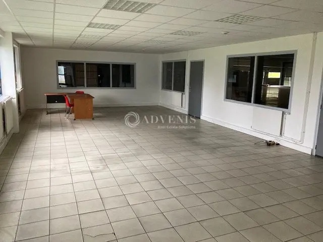 Location Bureaux 179 m² - Photo 1