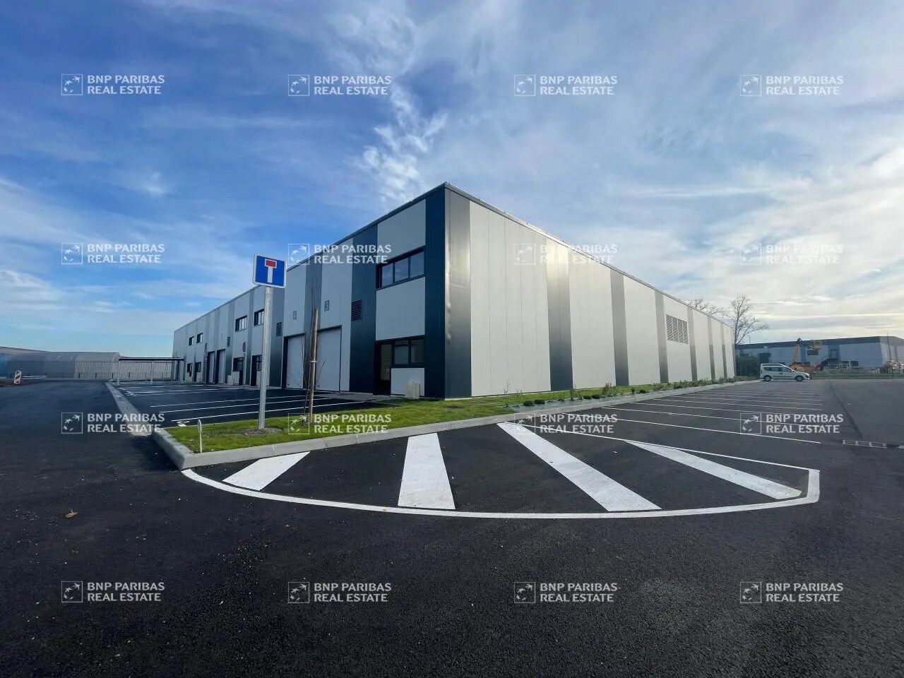 Light Industrial in Blanquefort for sale Building Photo- Image 1 of 9