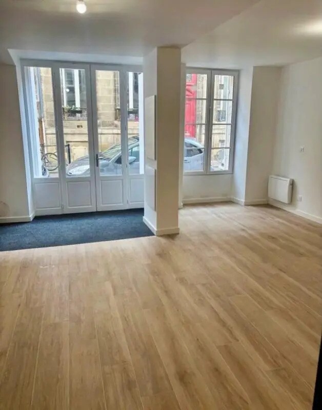 Office in Bordeaux to rent Interior Photo- Image 1 of 4