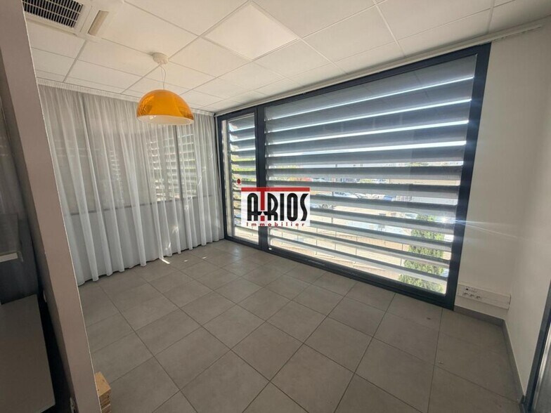 Office in La Seyne-sur-Mer for sale - Building Photo - Image 2 of 4