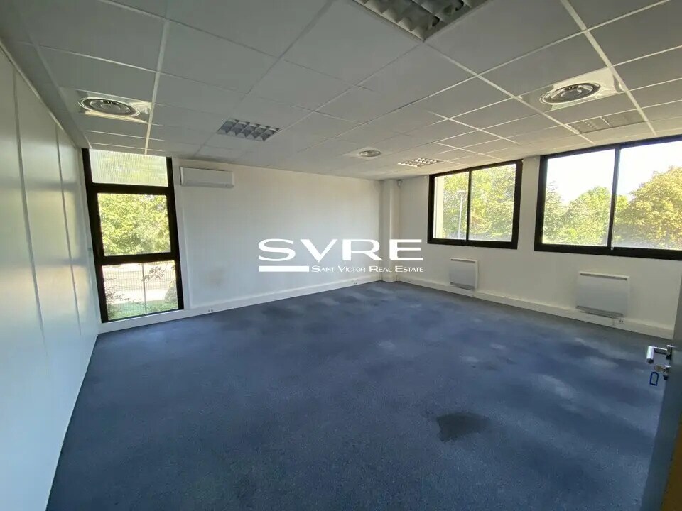 Location Bureaux 200 m² - Photo 1