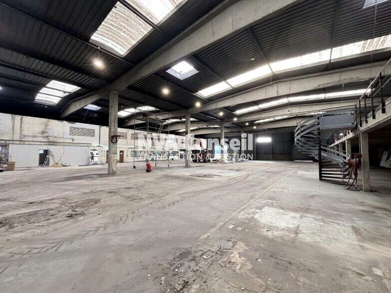 Industrial in Saint-Ouen-l'Aumône to rent - Building Photo - Image 2 of 7
