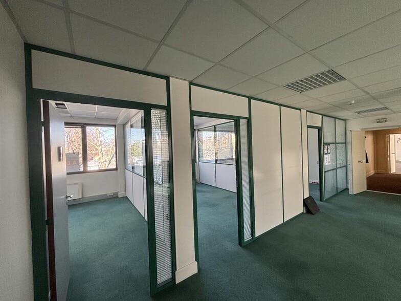 Office in Colombes to rent - Interior Photo - Image 3 of 4