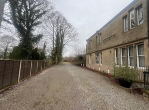Station Rd, Clitheroe to rent Building Photo- Image 2 of 5