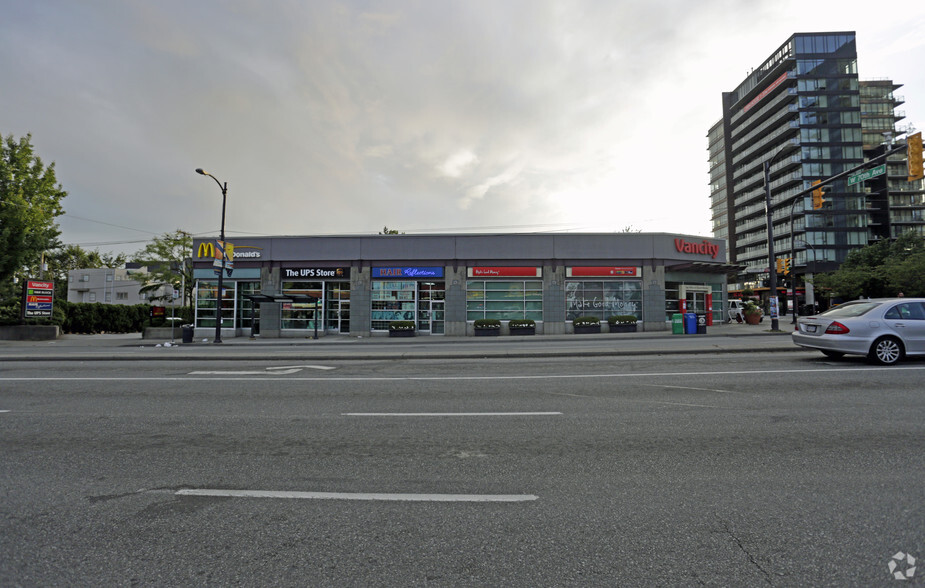 8615-8631 Granville St, Vancouver, BC for rent - Building Photo - Image 3 of 9