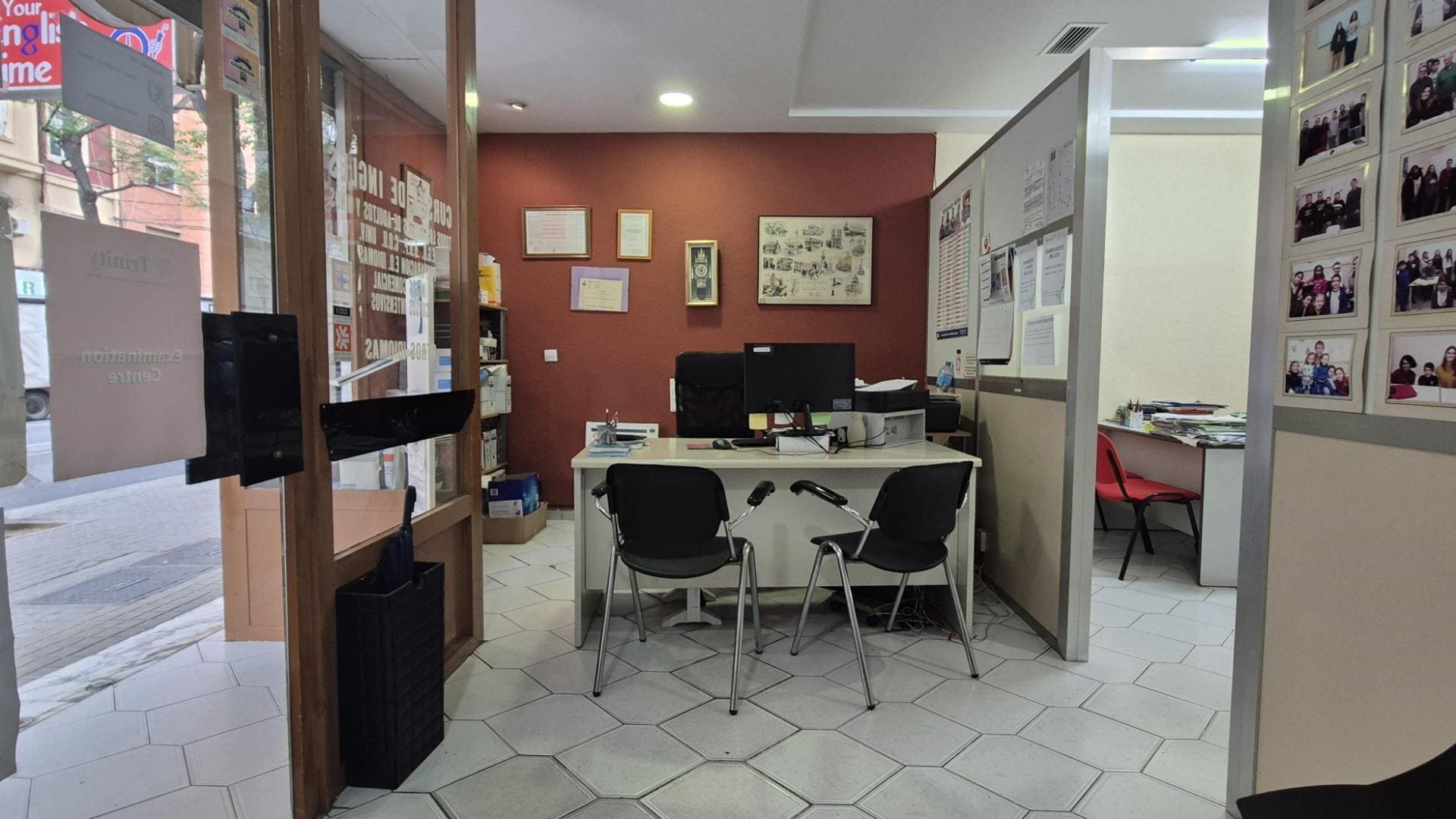 Retail in València, Valencia to rent Interior Photo- Image 1 of 35