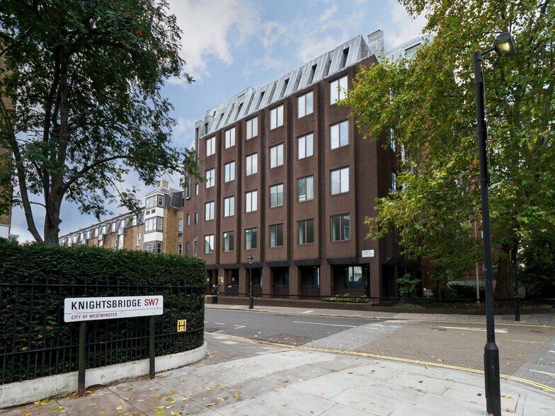 243 Knightsbridge, London to rent - Building Photo - Image 1 of 11