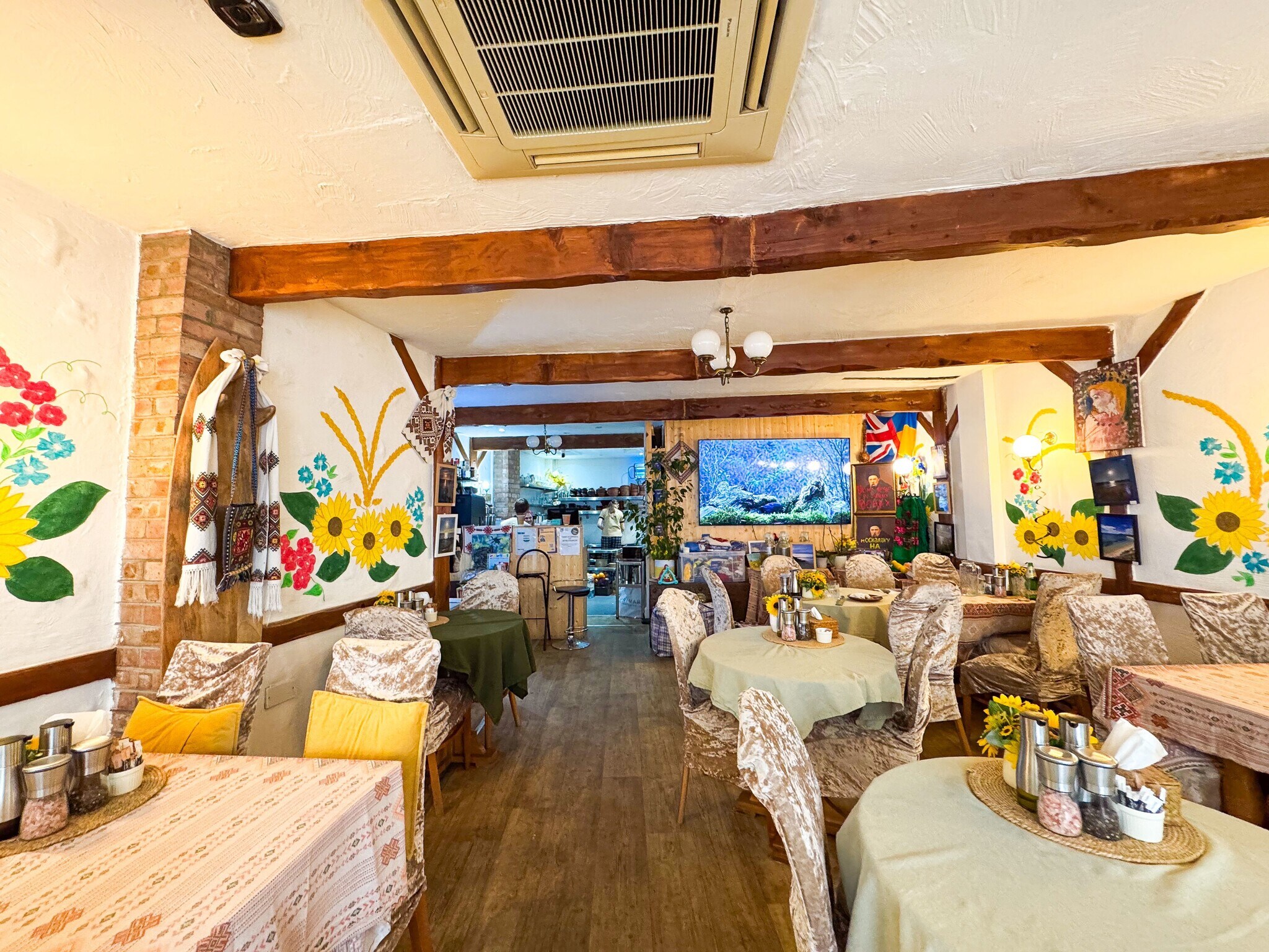 12 Market St, Falmouth to rent Interior Photo- Image 1 of 7