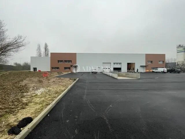 Light Industrial in Carbon-Blanc to rent Building Photo- Image 1 of 9