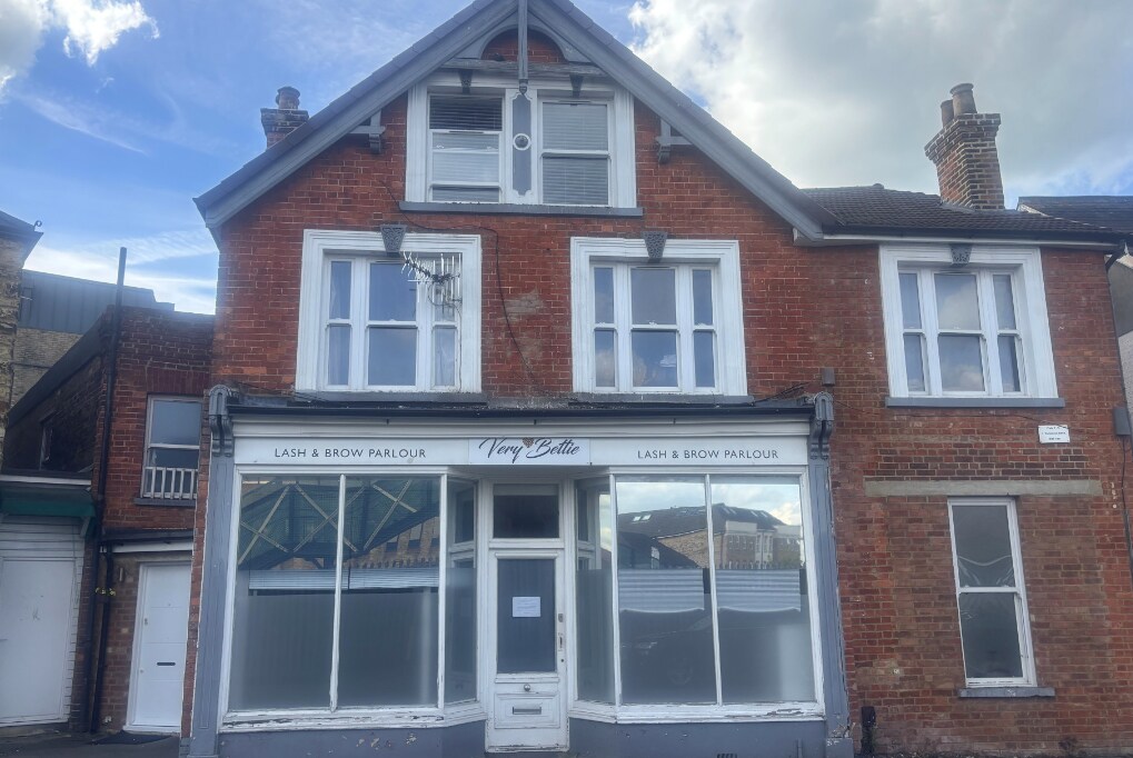 1 Yattendon Rd, Horley for sale Primary Photo- Image 1 of 1