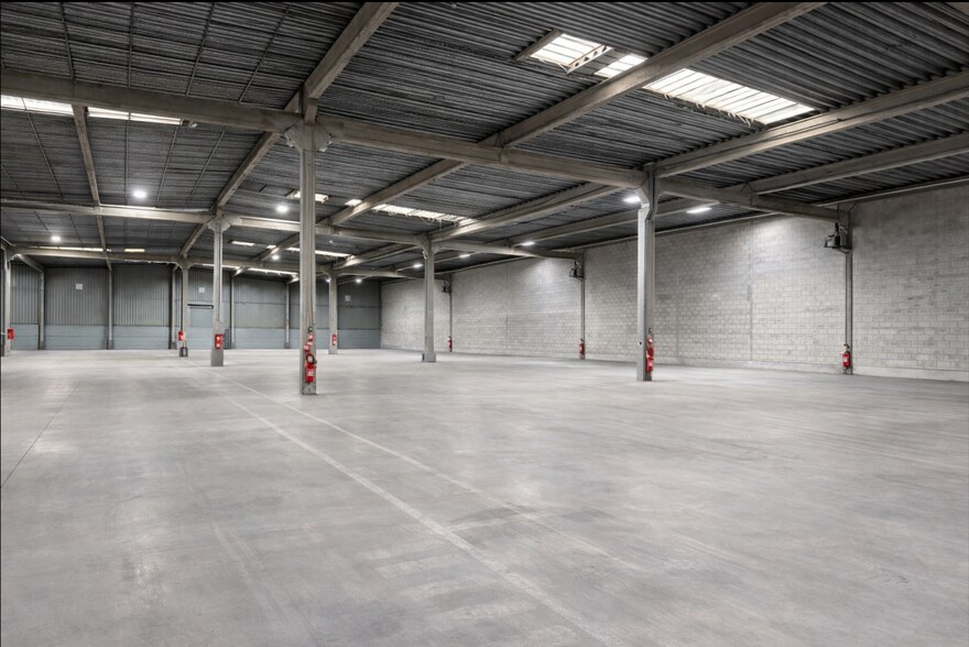 Industrial in Saint-Witz to rent - Building Photo - Image 3 of 5