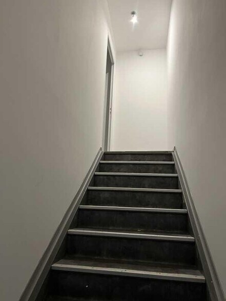 Office in Garges-lès-Gonesse to rent - Building Photo - Image 3 of 4