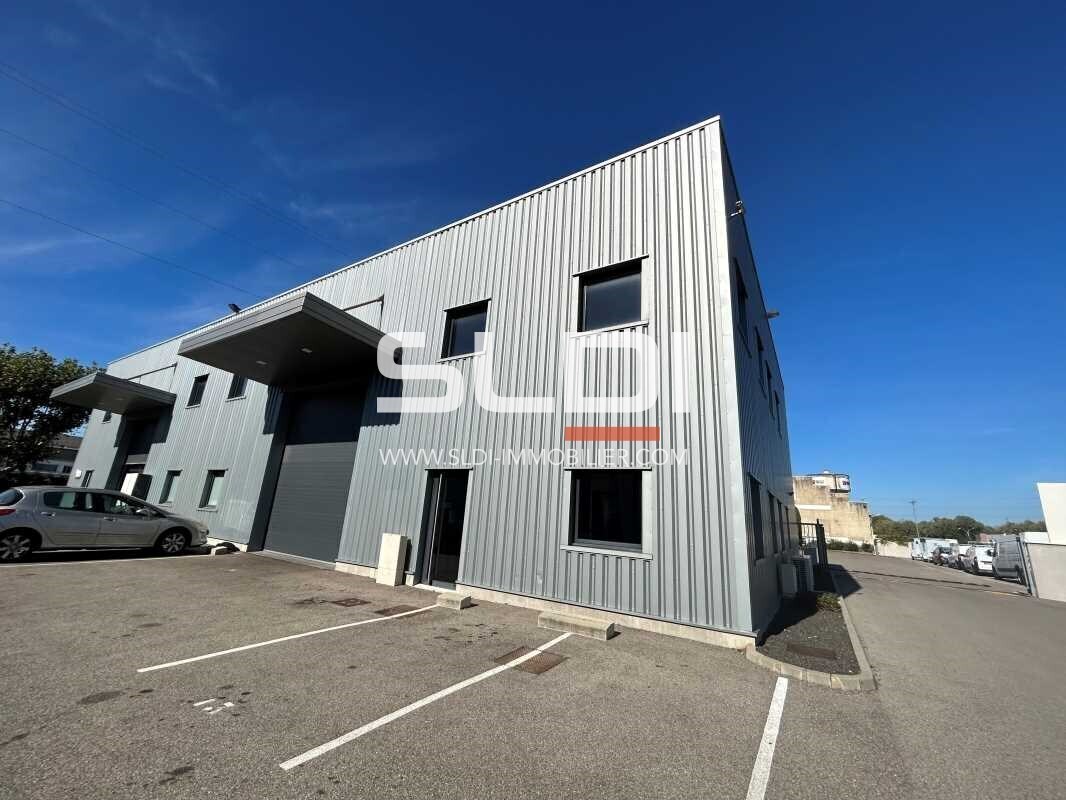 Avenue B Cité Berliet, Saint-Priest to rent Building Photo- Image 1 of 9