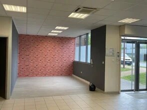 Light Industrial in Bois-d'Arcy to rent Interior Photo- Image 2 of 8