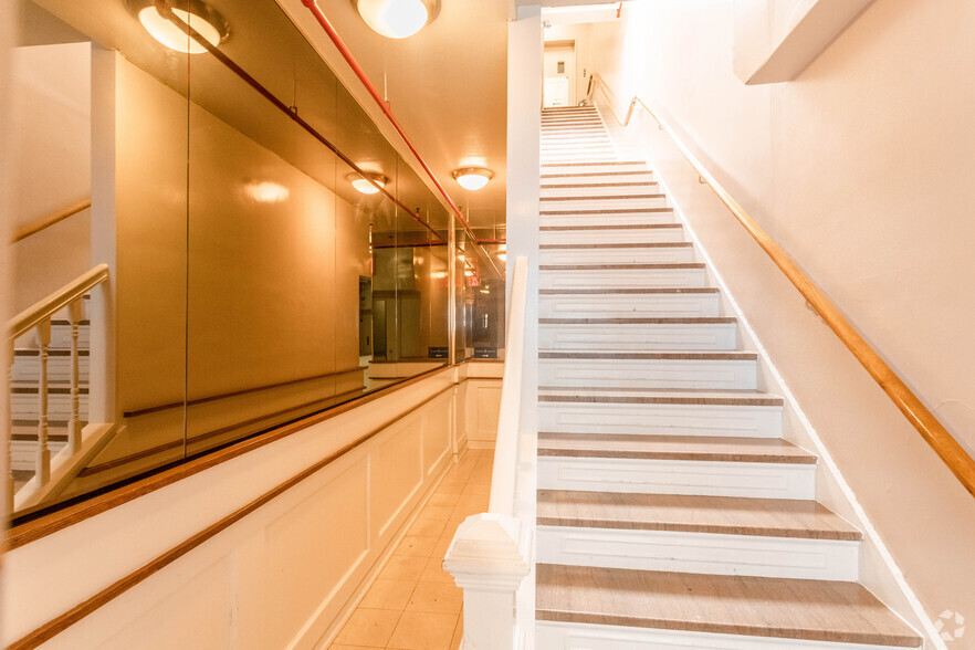 766 Madison Ave, New York, NY for rent - Lobby - Image 3 of 6