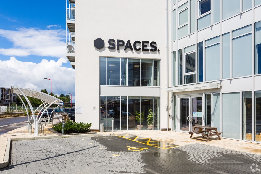 Station Vw, Guildford to rent - Building Photo - Image 3 of 3