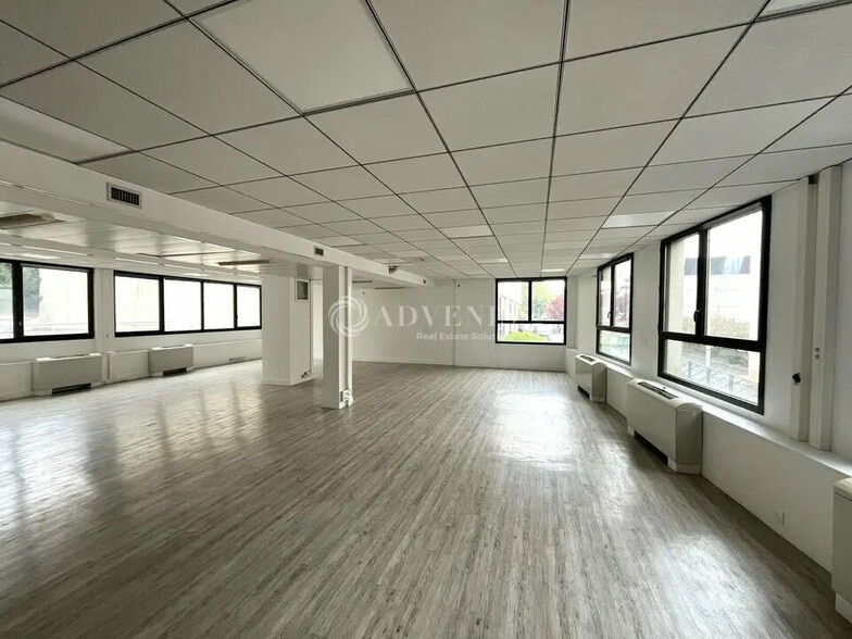 Office in Nogent-sur-Marne to rent - Interior Photo - Image 1 of 11
