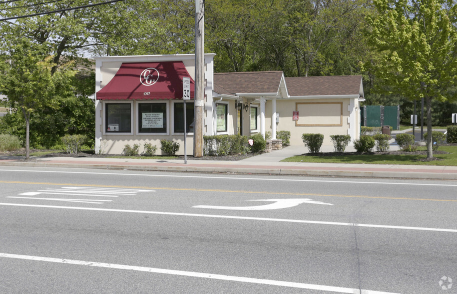 1097 Portion Rd, Farmingville, NY for sale - Primary Photo - Image 1 of 1