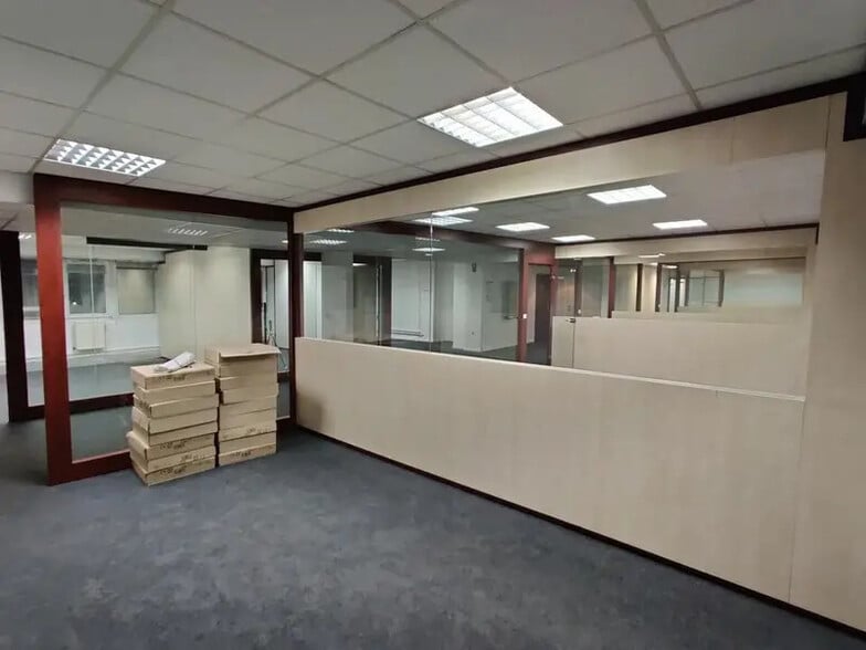 Office in Massy to rent - Interior Photo - Image 3 of 6