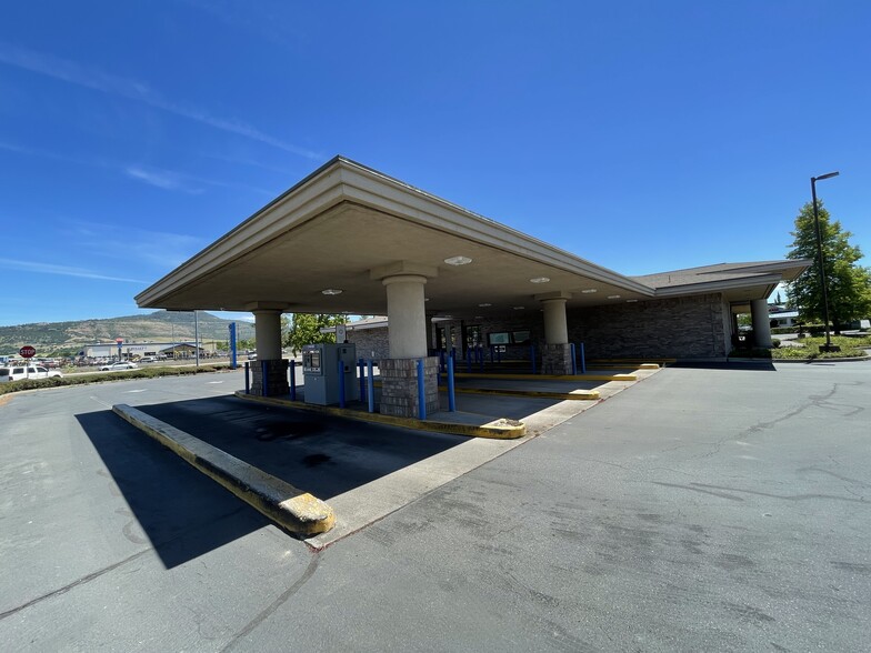 3607 Crater Lake Hwy, Medford, OR for sale - Building Photo - Image 2 of 8