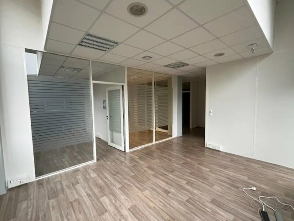 Location Bureaux 466 m² - Photo 1