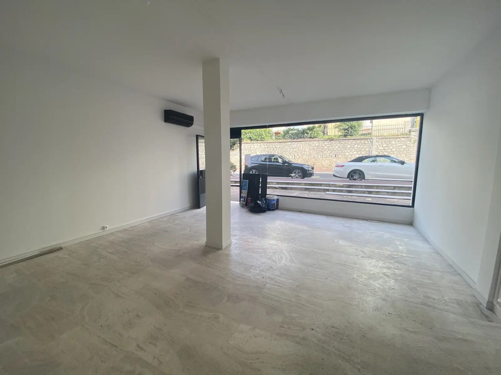 263 Avenue De Grasse, Cannes to rent Interior Photo- Image 1 of 6