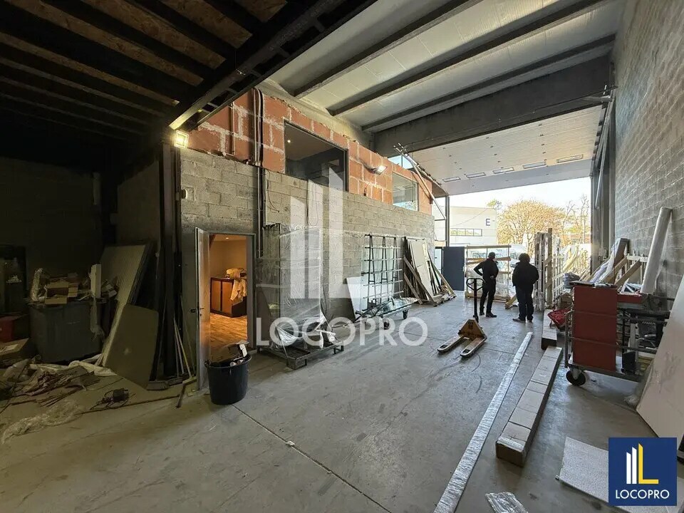 Light Industrial in Mouans-Sartoux to rent Primary Photo- Image 1 of 12