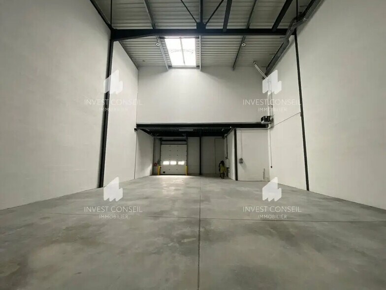 Office in Pontoise to rent - Building Photo - Image 3 of 15