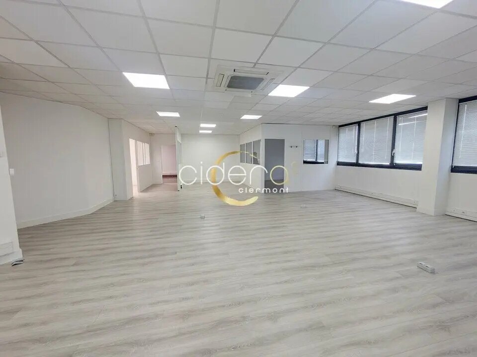 Location Bureaux 160 m² - Photo 1