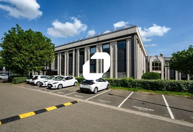 Office in Cergy to rent Building Photo- Image 1 of 26