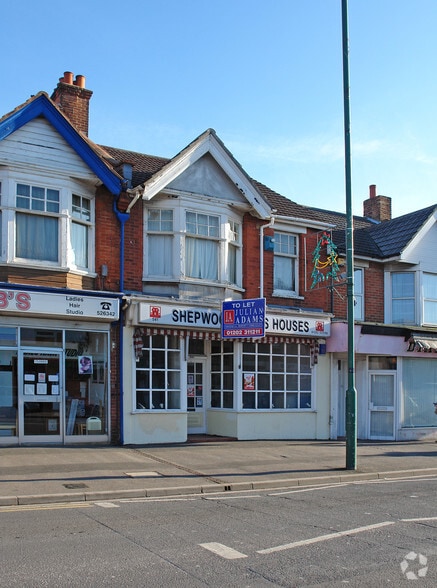 541 Wimborne Rd, Bournemouth to rent - Building Photo - Image 2 of 2