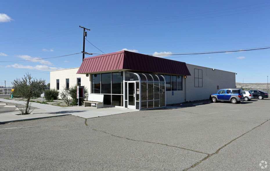 2151 W Main St, Barstow, CA for rent - Building Photo - Image 3 of 8