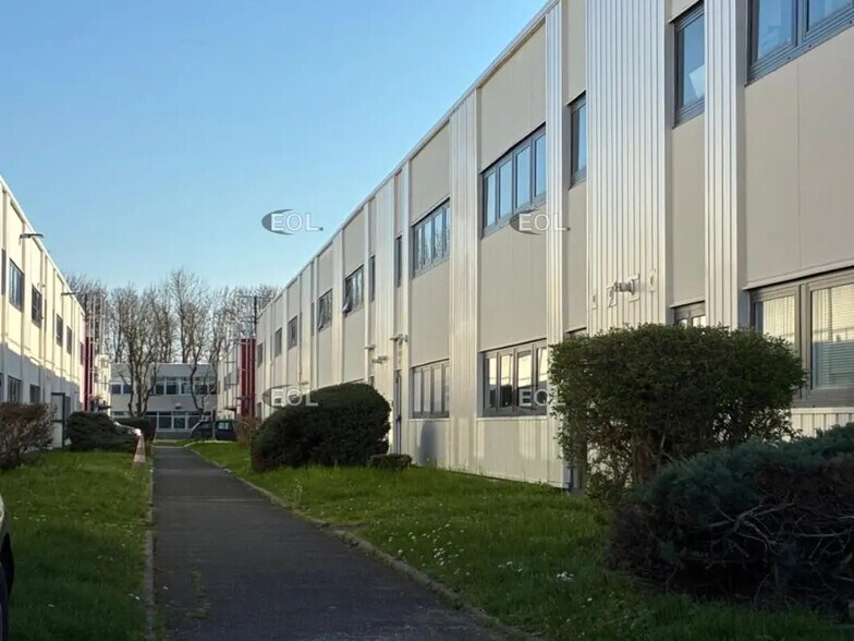 Industrial in Orly to rent - Building Photo - Image 2 of 2